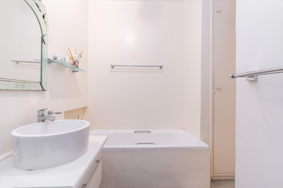 2 Bedroom Property for Sale in Sea Point Western Cape